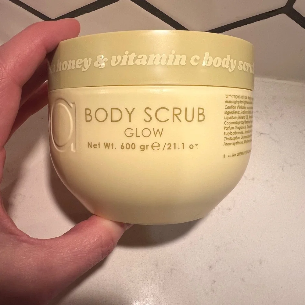 Ciroa Body Scrub NEW Glow‎ w/ Manuka Honey & Vitamin C EcoPure 21.1 oz 600 GR